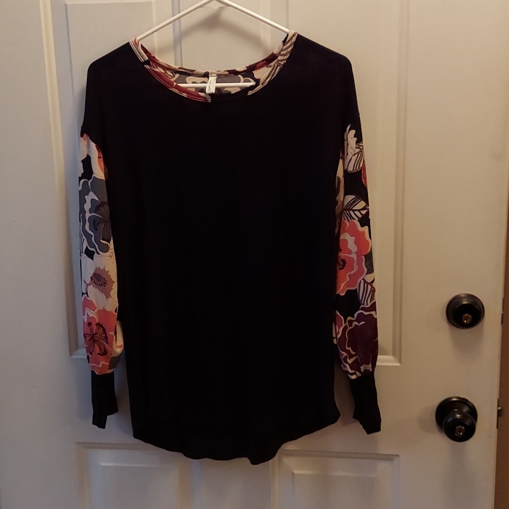 Women's Mai Soli top